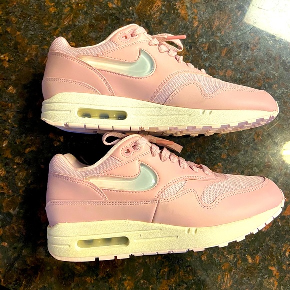 Nike Shoes - Nike Air Max
